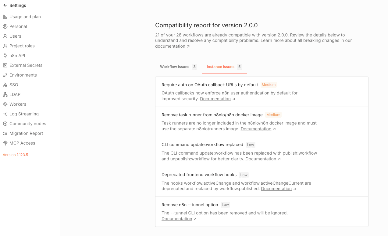 Migration Report — Instance issues 탭. Critical 0건, Medium 2건, Low 3건